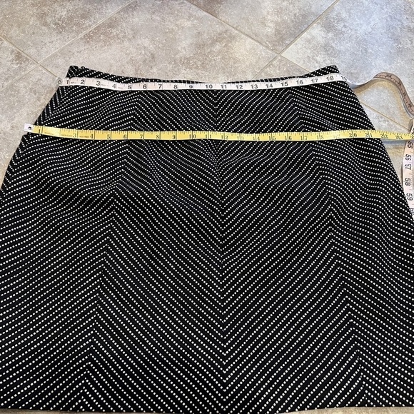 Ann Taylor Mini Skirt Black White Textured Chevron Dot Mid Rise Black White 14 - Picture 5 of 8